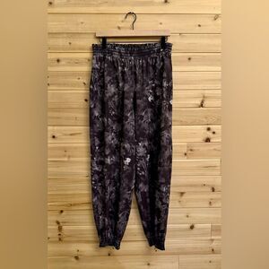 Athleta Size 10 Floral Grayscale Printed High Rise Savannah Jogger
